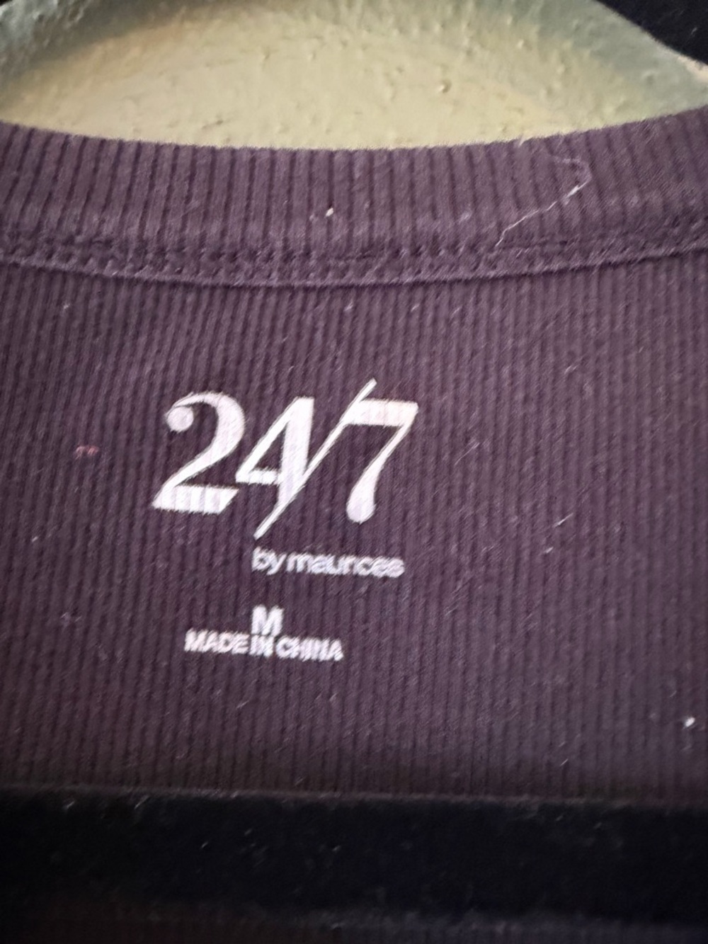 24/7 Maurice’s Women’s Black Short Sleeve Crewneck Tee - Picture 2 of 3